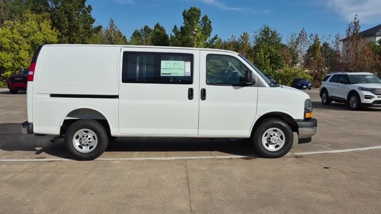 2025 Chevrolet Express Cargo 2500 WT