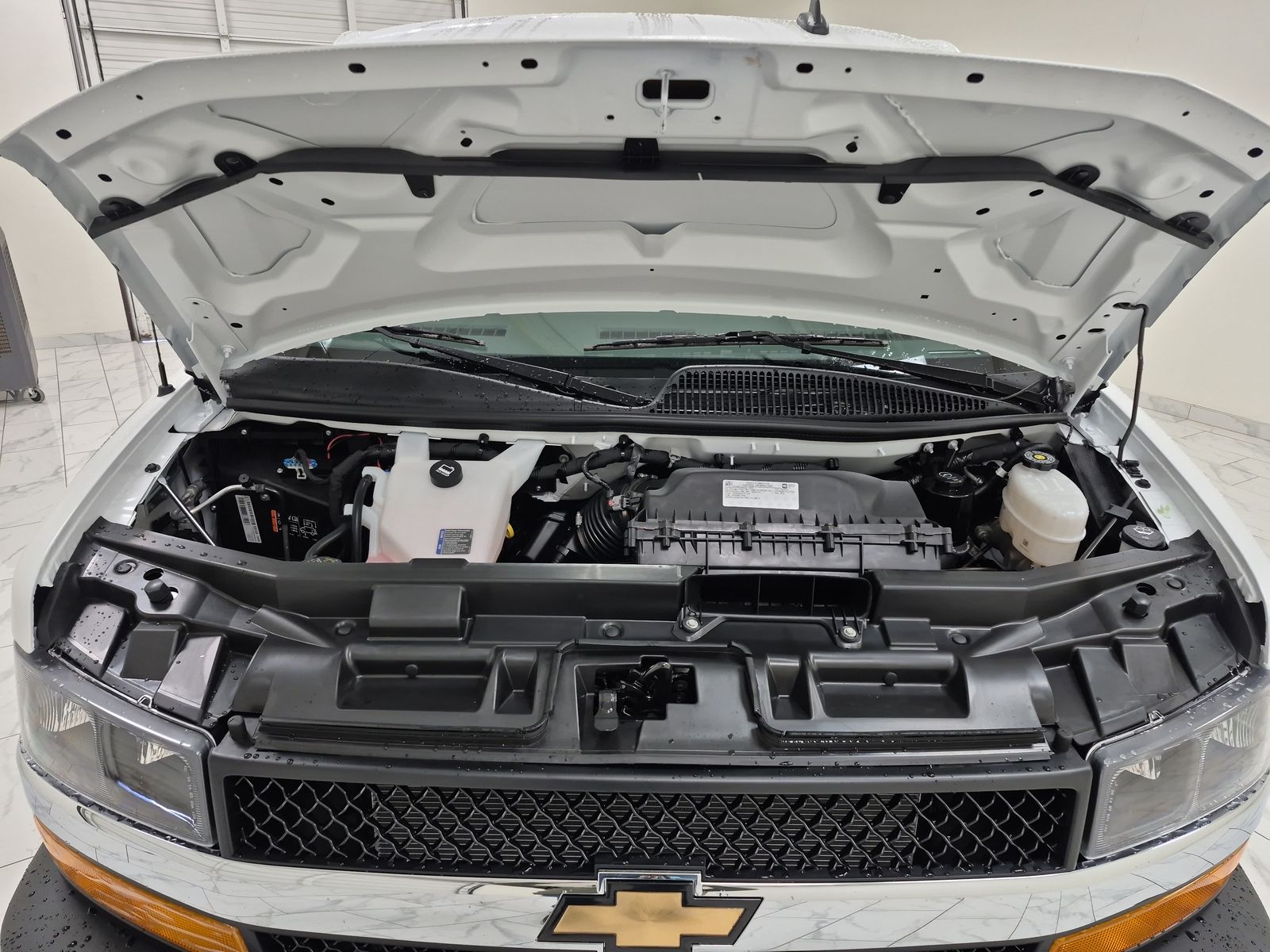 2025 Chevrolet Express Cargo 2500 WT