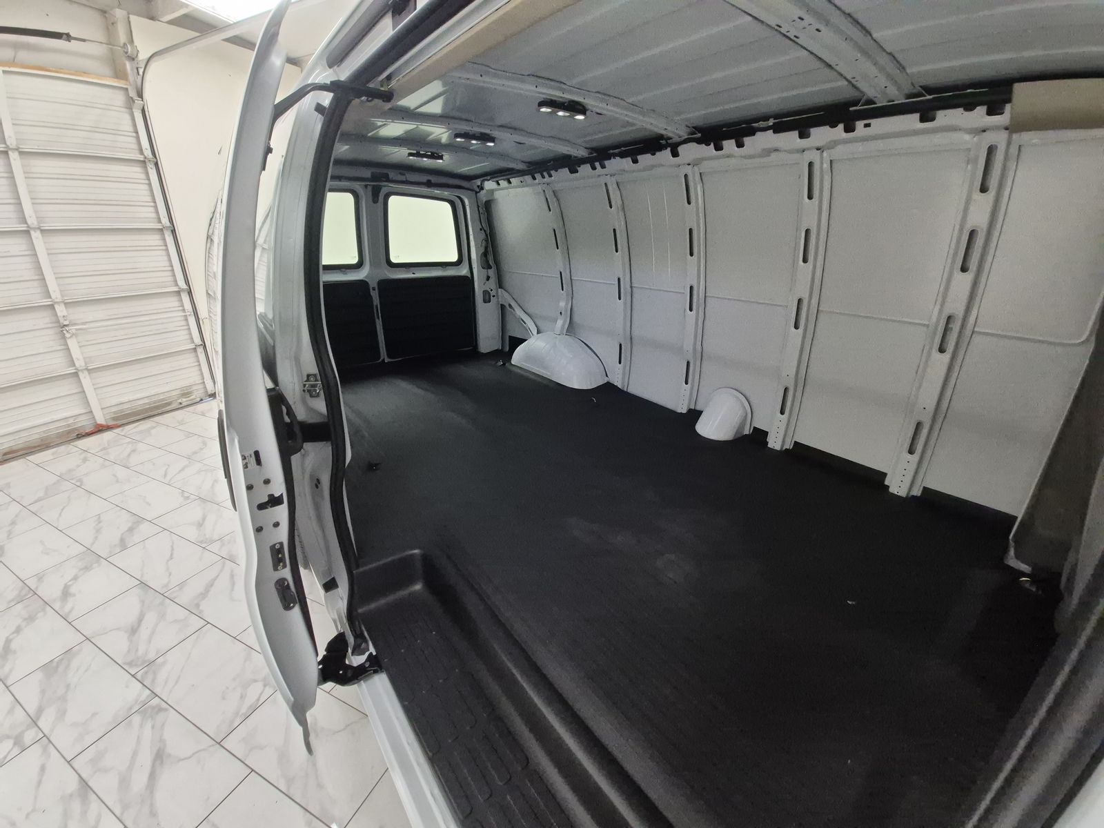 2025 GMC Savana Cargo 2500 Work Van