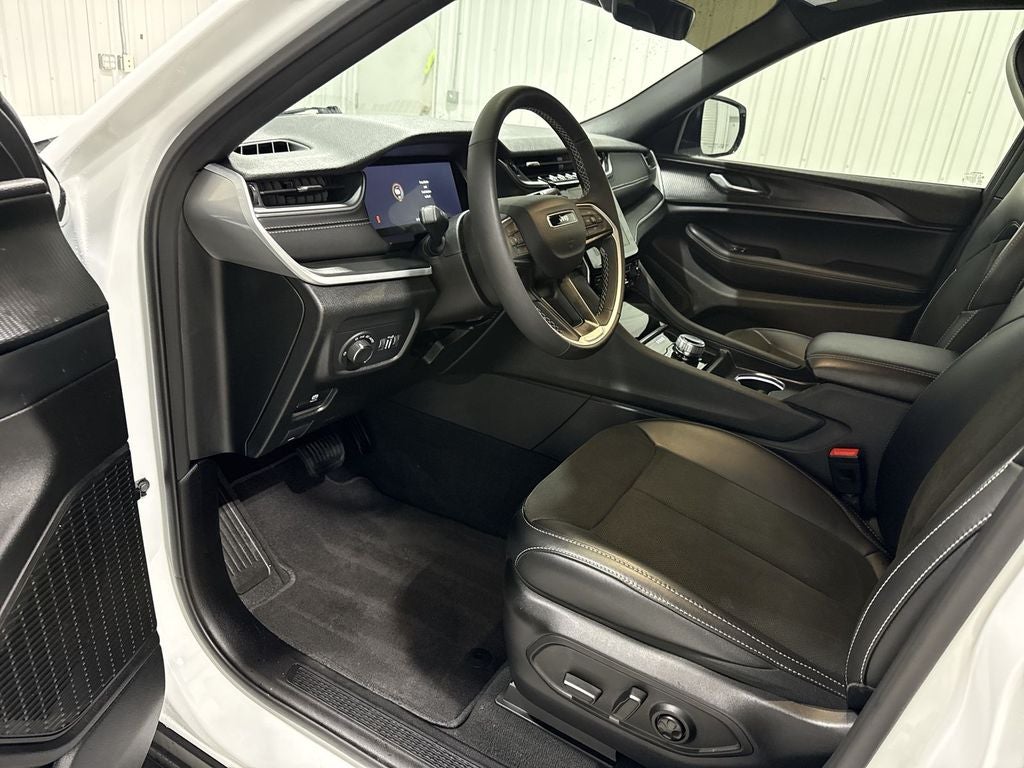 2025 Jeep Grand Cherokee L Altitude X 4x2