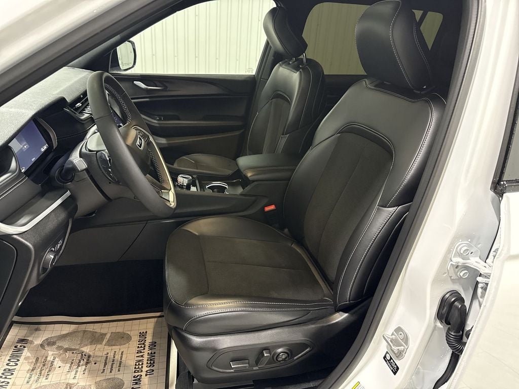 2025 Jeep Grand Cherokee L Altitude X 4x2