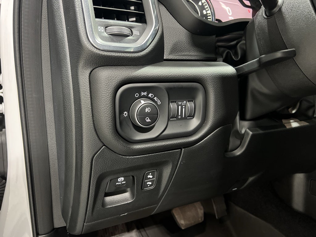 2025 RAM 1500 Laramie Crew Cab 4x4 5'7' Box