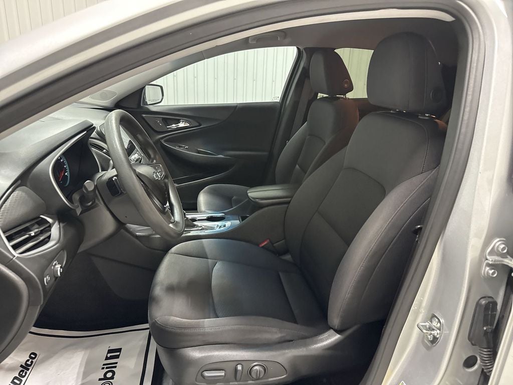 2022 Chevrolet Malibu FWD LT