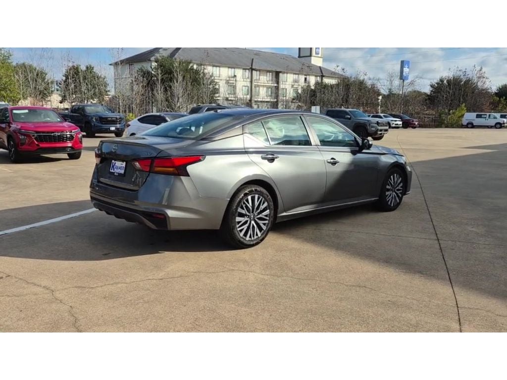 2023 Nissan Altima SV FWD