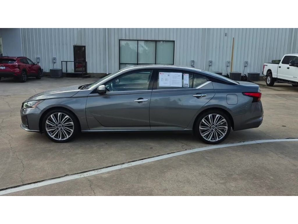 2023 Nissan Altima SL FWD