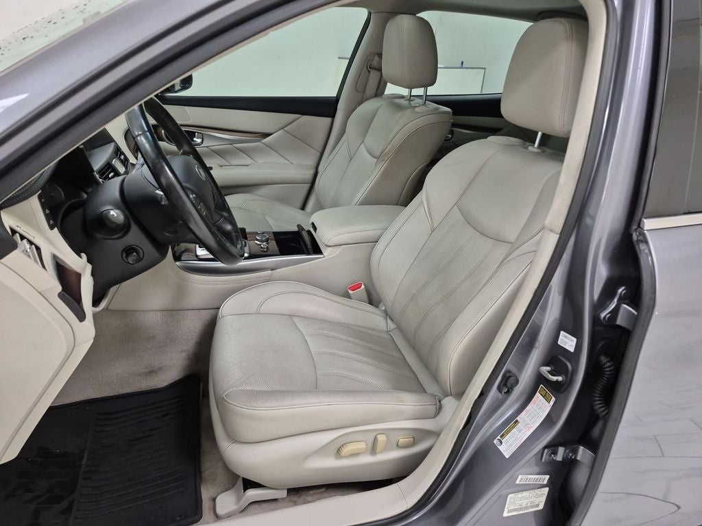 2015 INFINITI Q70L 5.6