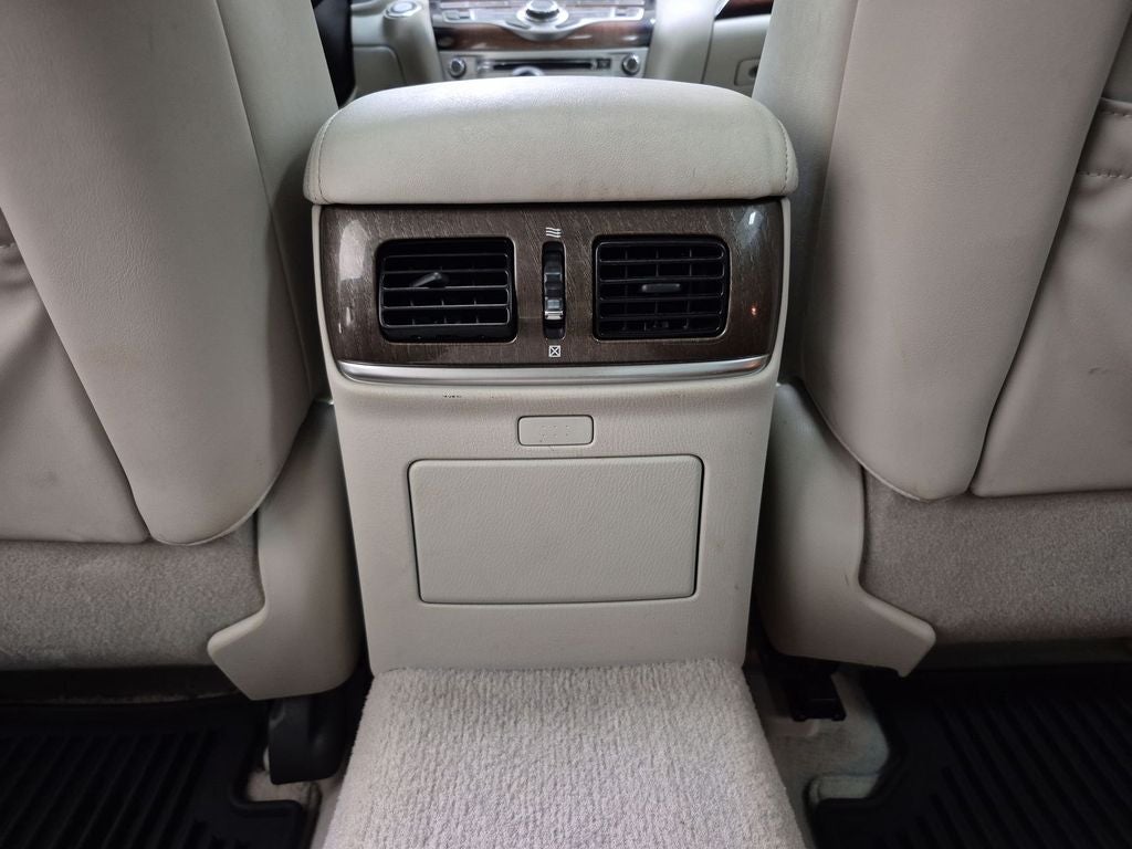 2015 INFINITI Q70L 5.6