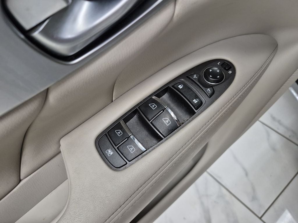 2015 INFINITI Q70L 5.6