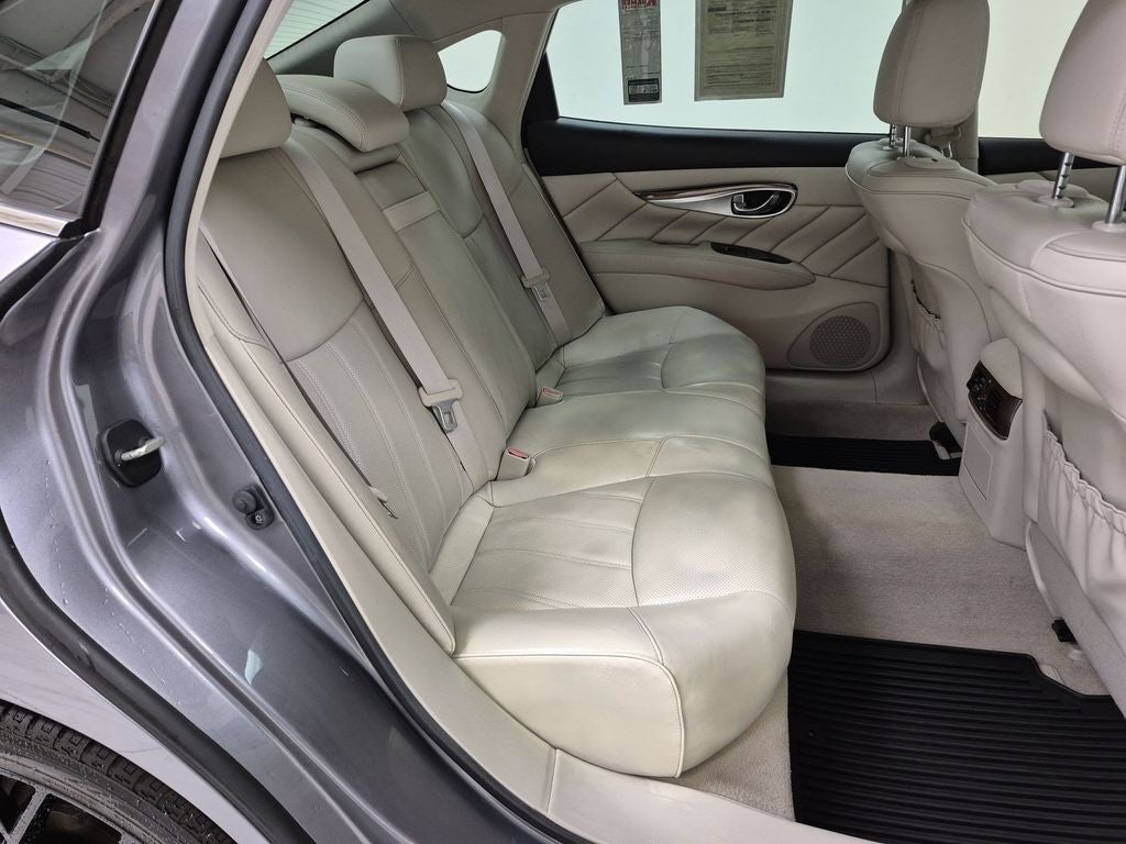 2015 INFINITI Q70L 5.6