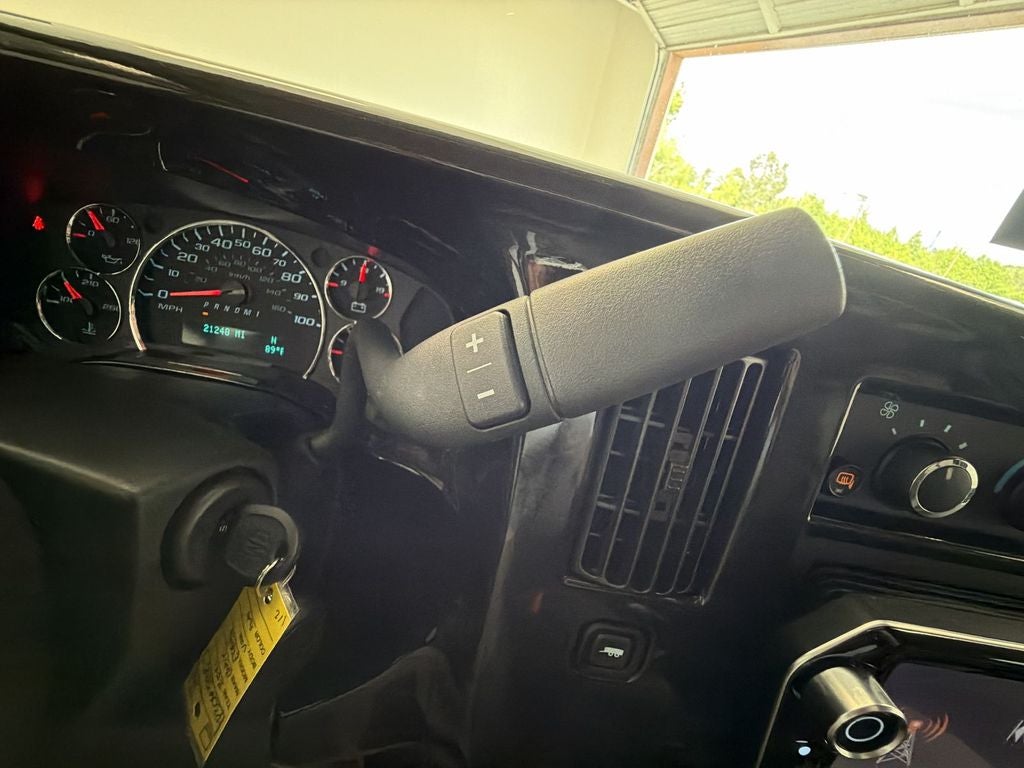 2021 Chevrolet Express Passenger 2500 1LS