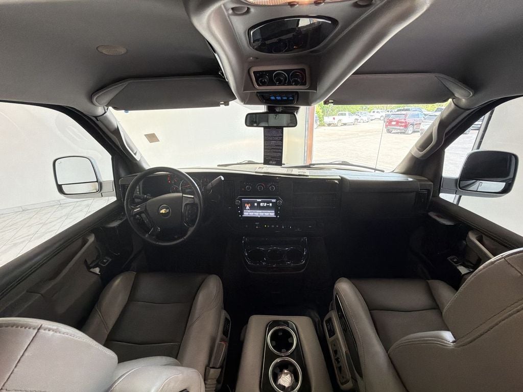 2021 Chevrolet Express Passenger 2500 1LS