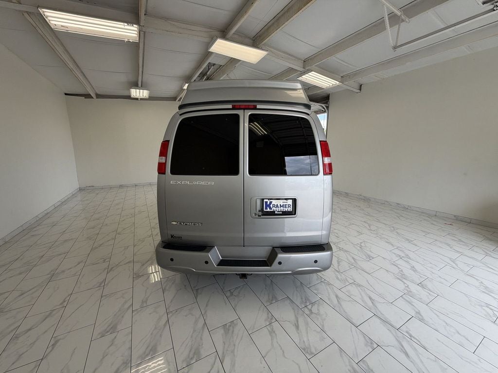 2021 Chevrolet Express Passenger 2500 1LS