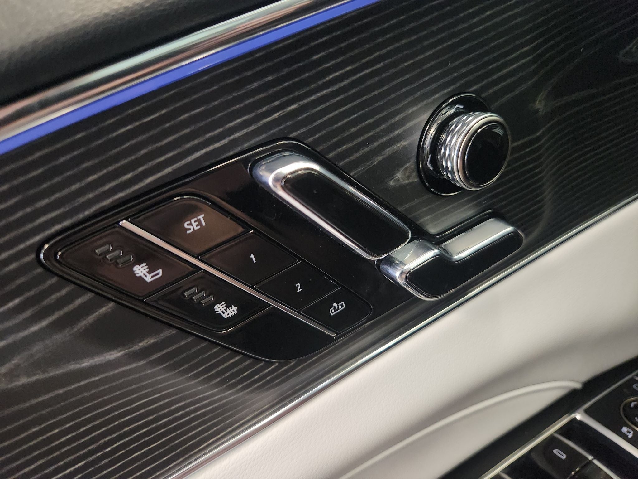 2024 Cadillac LYRIQ Luxury 1