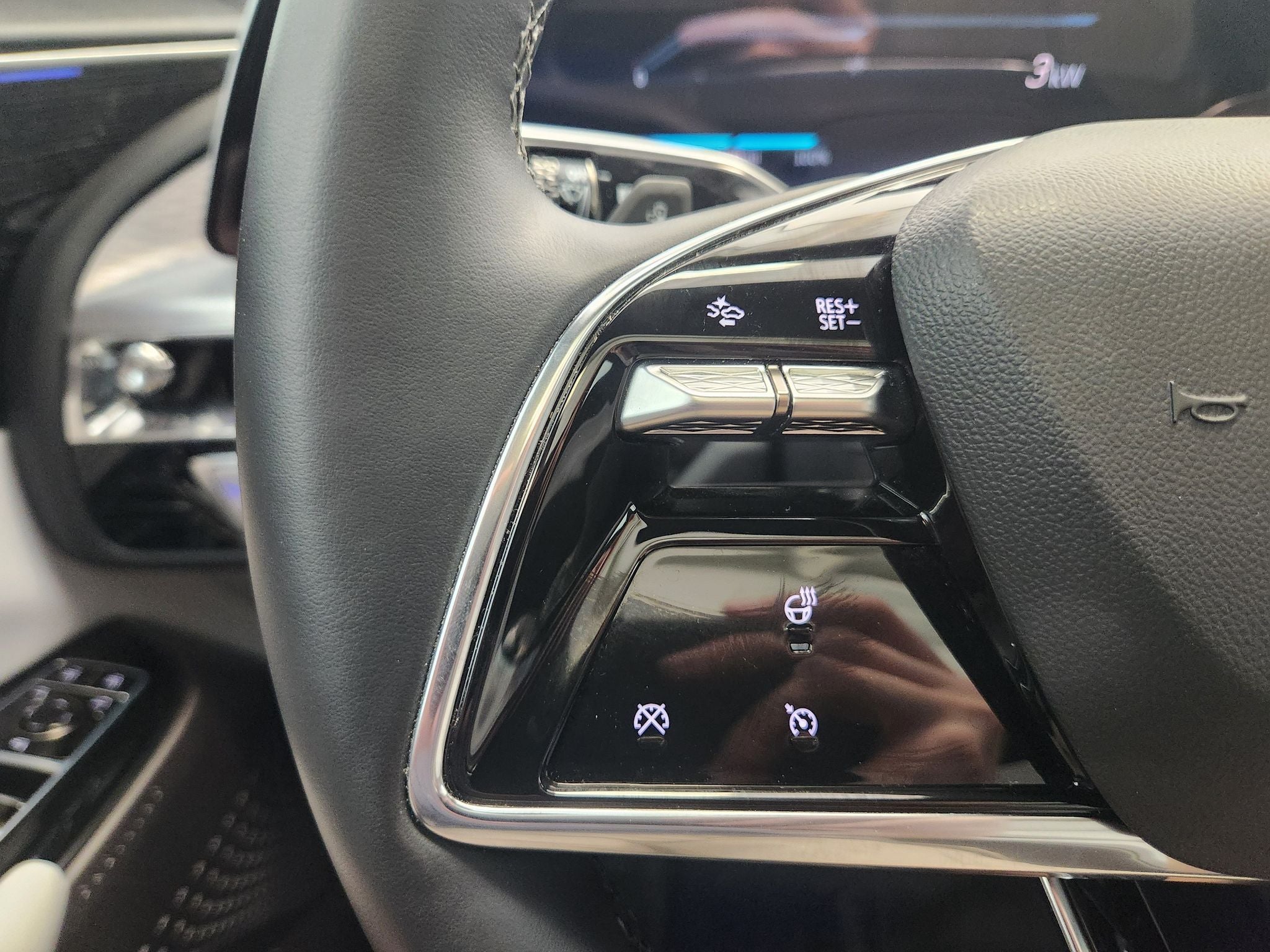 2024 Cadillac LYRIQ Luxury 1