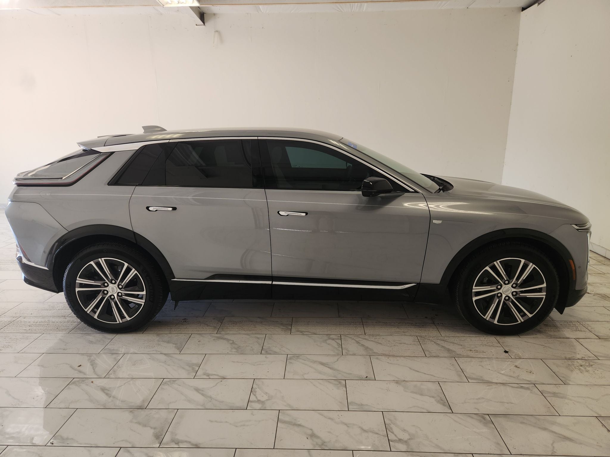 2024 Cadillac LYRIQ Luxury 1