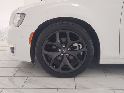 2022 Chrysler 300 Touring L
