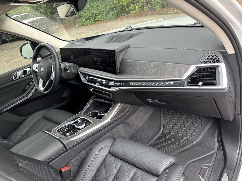 2025 BMW X7 xDrive40i