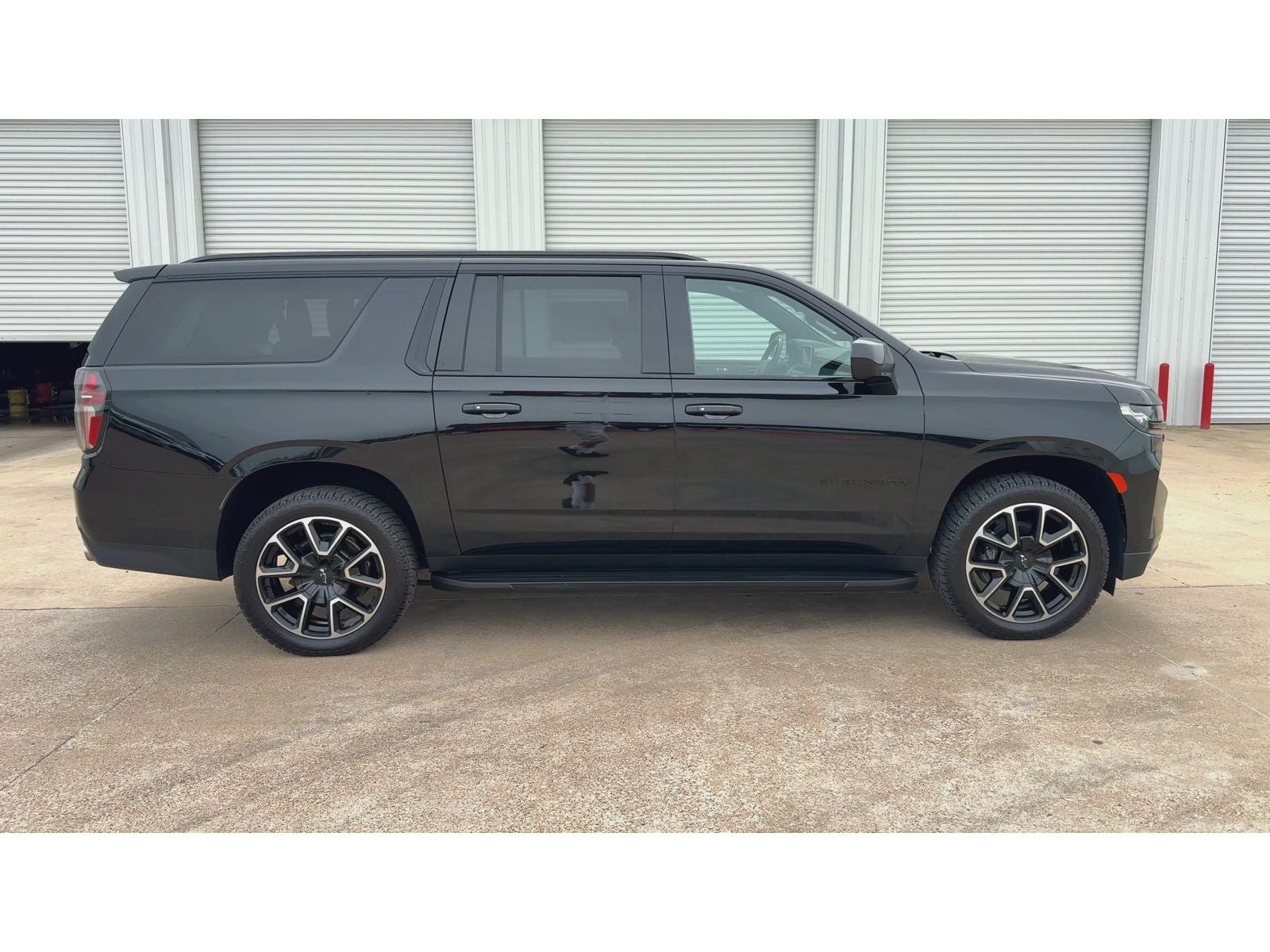2023 Chevrolet Suburban RST